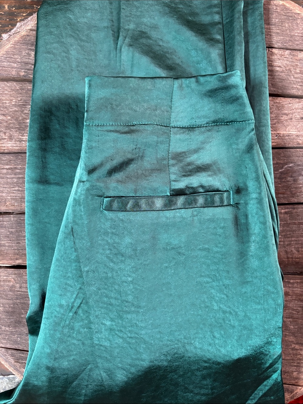GAP Woman’s Silk Pleated Pants. Gorgeous Emerald Green